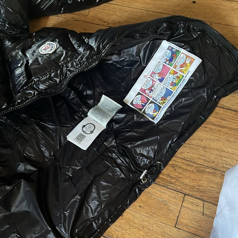 Basically brand, new moncler puffer - Picture 4 of 7